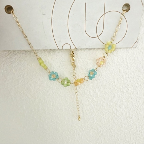 NWT Urban Outfitters Colorful Beaded Flower Chain Necklace - Picture 3 of 3